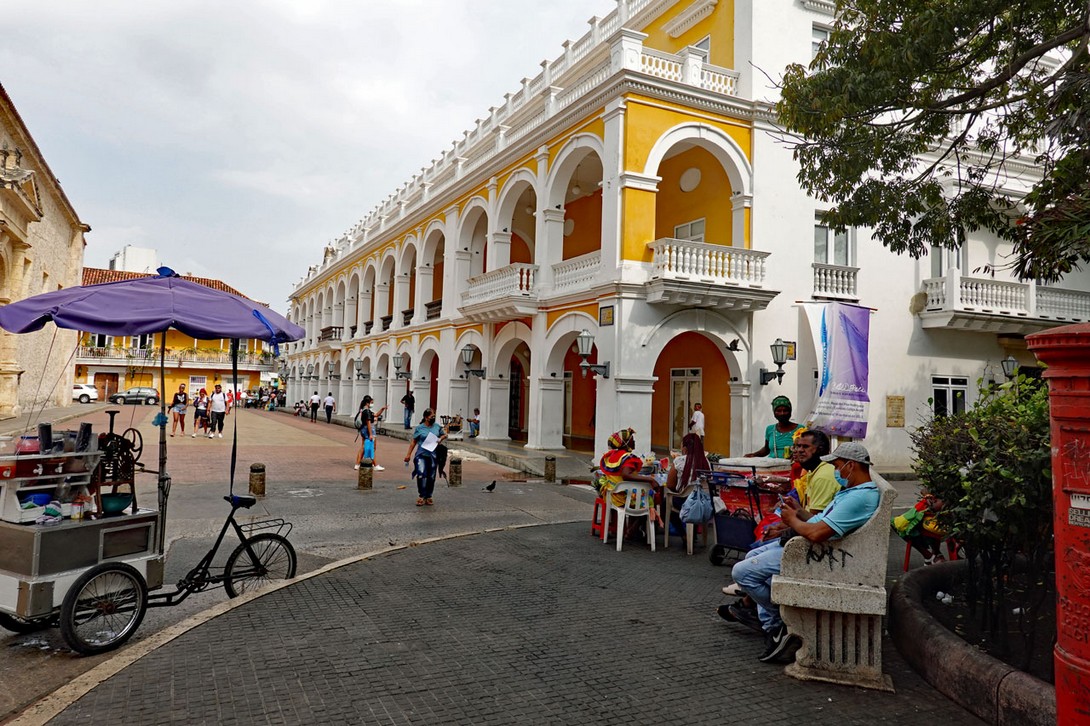 Straßenecke in der Altstadt von Cartagena