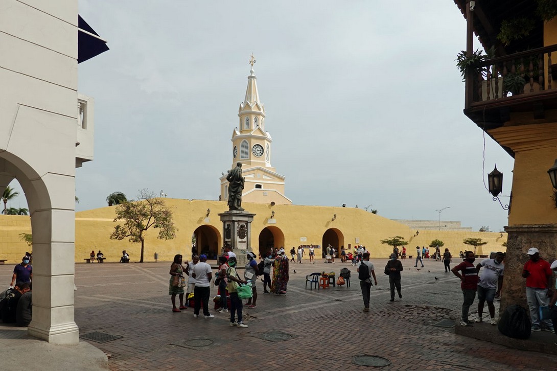 Plaza mit Uhrenturm