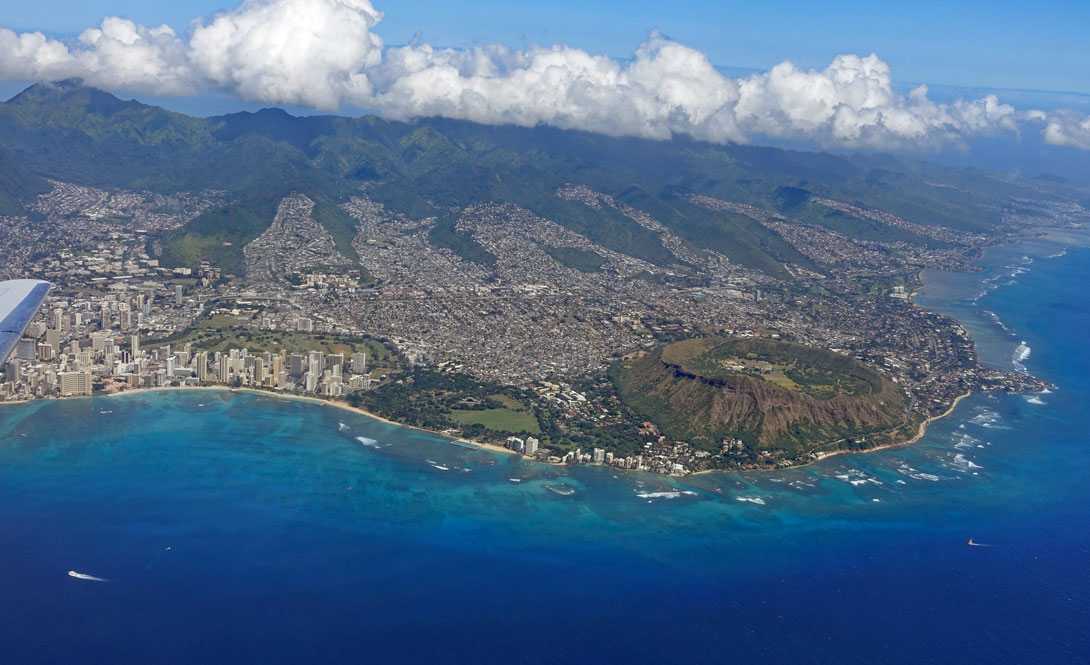 Waikiki mit Diamond Head aus der Luft Waikiki mit DIamond Head aus der Luft